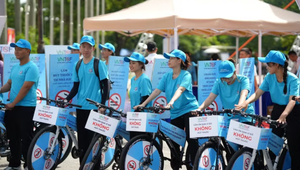 Các xe đạp tuyên truyền lưu động lan tỏa thông điệp môi trường du lịch văn minh, không khói thuốc.
