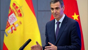 Thủ tướng Tây Ban Nha Pedro Sánchez phát biểu tại Đại học Viện Hàn lâm Khoa học Trung Quốc ở Bắc Kinh, Trung Quốc, ngày 13/4/2026. Ảnh: Reuters.