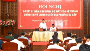 Đồng chí Lê Văn Lương, Chủ tịch Ủy ban nhân dân tỉnh Điện Biên ghi nhận các kiến nghị của các xã trong vận hành chính quyền địa phương hai cấp.
