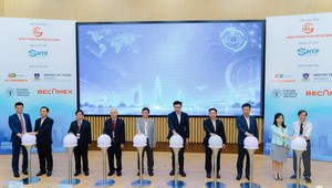 Nghi thức khai mạc Hội nghị Quốc tế thường niên Khu Công nghệ cao lần thứ 8 và Ngày Nghiên cứu và Đổi mới sáng tạo Vùng Đông Nam Bộ tại Trường Đại học FPT. (Ảnh: BTC)