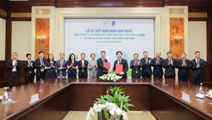 V-Green hợp tác VNPT phát triển mạng lưới trạm sạc và tủ đổi pin xe điện trên toàn quốc