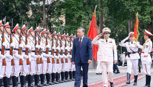 Tổng Bí thư, Chủ tịch nước Tô Lâm duyệt Đội danh dự Công an nhân dân. 