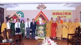 Phó Thủ tướng Trần Lưu Quang thăm, chúc mừng các chư tôn, đức giáo phẩm tại Văn phòng 2 Trung ương Giáo hội Phật giáo Việt Nam. 
