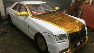 Đồ vàng mã cúng Rằm tháng Bảy đầy đủ cả Rolls-Royce và... 'sổ đỏ'