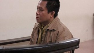 Trần Viết Hùng tại phiên tòa sơ thẩm xét xử vụ lừa đảo bán căn hộ chung cư thuê tại khu đô thị Đại Kim năm 2018. (Nguồn: cand.com.vn) 