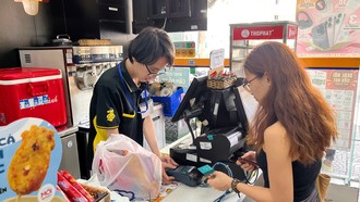 70% người tiêu dùng Việt Nam ưa chuộng các phương thức thanh toán số mới như sinh trắc học, mã QR và ví di động.