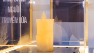 Bộ sưu tập Viên đá biểu tượng được làm từ bia Sài Gòn đại diện cho 6 lĩnh vực của giải thưởng.