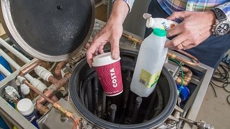 Cỗ máy kì diệu biến rác thành nhiên liệu đốt