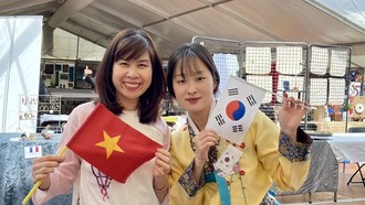 Tiến sĩ Hoàng Thị Hồng Hà tích cực quảng bá văn hóa Việt Nam ở nước ngoài