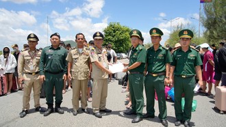 Tiếp nhận 72 công dân Việt Nam do phía Campuchia trao trả