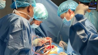 Thực hiện thành công ca đại phẫu mở ngực đầu tiên tại Bệnh xá đảo Trường Sa