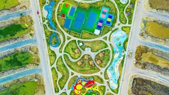 Tháng 11/2025, nhiều tiện ích cảnh quan xanh đã hiện hữu trên công trường Vinhomes Golden City