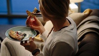 Ăn khuya có thể làm tăng nguy cơ rối loạn chuyển hóa