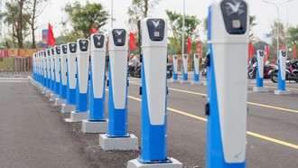 Có gì bên trong trạm sạc V-Green lớn nhất cả nước?