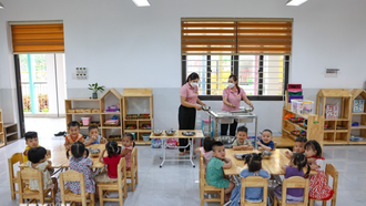 Công tác bán trú và bữa ăn đảm bảo dinh dưỡng, an toàn thực phẩm được đặc biệt chú trọng.