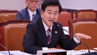Bộ trưởng Thống nhất Hàn Quốc Chung Dong Young. 