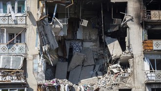 Một tòa nhà chung cư tại Odesa, Ukraine, bị máy bay không người lái của Nga tấn công.