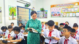 Đãi ngộ xứng đáng để giữ chân nhà giáo, phát triển giáo dục bền vững