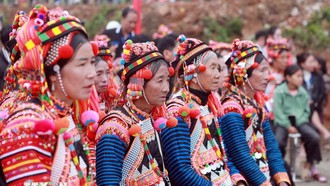 Đông đảo người dân tham dự chương trình Ngày hội văn hóa xã biên giới Thu Lũm. Ảnh: Quý Trung/TTXVN.