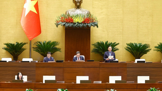 Phó Chủ tịch Quốc hội Nguyễn Khắc Định phát biểu.