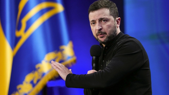Tổng thống Ukraine Volodymyr Zelensky phát biểu tại cuộc họp báo ở Kiev.