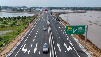 Cao tốc Cần Thơ - Cà Mau sẽ khai thác đoạn Cần Thơ - Hậu Giang (từ nút giao IC2 đến nút giao IC5) dài hơn 37km từ 9 giờ sáng ngày 20/12/2025. 