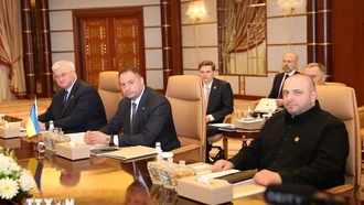 Bộ trưởng Quốc phòng Ukraine Rustem Umerov (phải) tại cuộc đàm phán do Mỹ làm trung gian về thỏa thuận ngừng bắn với Nga, tại Jeddah (Saudi Arabia) ngày 11/3/2025.