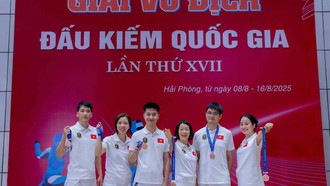 Các vận động viên của Vietnam Royal Fencing Club tham dự Giải Vô địch Đấu kiếm Quốc gia 2025.
