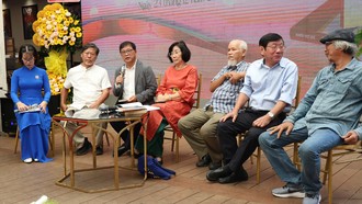 Những "lão làng" trong ngành xuất bản chia sẻ về nghề làm sách. Ảnh: TRUNG NGHĨA