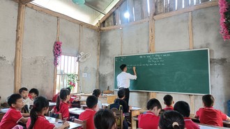 Phòng học tạm chờ kiên cố hóa của thầy và trò Trường Tiểu học Nghĩa Tâm, xã Nghĩa Tâm, huyện Văn Chấn, tỉnh Yên Bái. Ảnh: Phạm Mai/TTXVN.