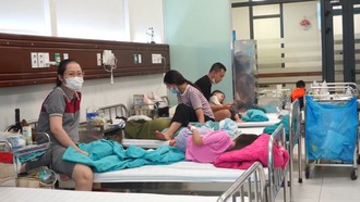 Bệnh nhi mắc cúm nhập viện gia tăng.