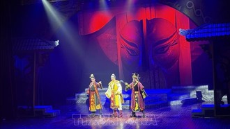 Cảnh trong vở "Lửa cháy Phiên Ngung" - vở diễn mở màn Khai mạc Liên hoan Tuồng và Dân ca kịch toàn quốc - 2025.