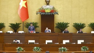 Phó Chủ tịch Quốc hội Vũ Hồng Thanh điều hành phiên họp. Ảnh: Doãn Tấn/TTXVN.