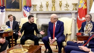 Tổng thống Mỹ Donald Trump (phải) trong cuộc gặp Tổng thống Ukraine Volodymyr Zelensky tại Nhà Trắng ngày 28/2/2025.