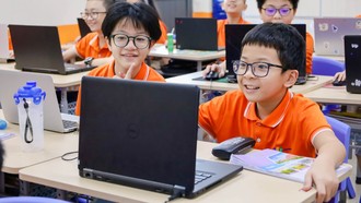 Giảng dạy tin học tại trường học tại Hà Nội. Ảnh minh họa: TTXVN.