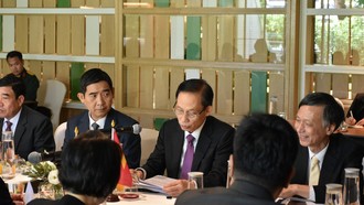 Bộ trưởng Lê Hoài Trung trong cuộc gặp với Bộ trưởng Ngoại giao Thái Lan Sihasak Phuangketkeow.