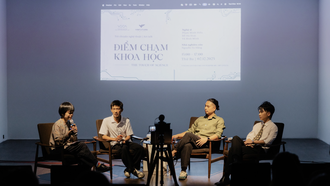 Từ phải qua: Nghệ sĩ Phạm Minh Hiếu, nghệ sĩ Vũ Bình Minh, nghệ sĩ Đỗ Hà Hoài, nhà nghiên cứu Nguyễn Tú Hằng. Ảnh: Duy Phạm.