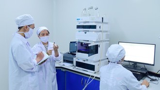 Hoạt động nghiên cứu khoa học tại trường Trường Đại học Khoa học và Công nghệ Hà Nội (USTH). Ảnh: VGP.