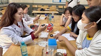 Các học sinh trong một buổi tư vấn hướng nghiệp.