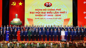 Đảng xác định tự chủ chiến lược trong thời kỳ mới. Trong ảnh: Tổng Bí thư Tô Lâm cùng các đồng chí lãnh đạo Đảng và Nhà nước với các đại biểu dự Đại hội đại biểu Đảng bộ Chính phủ lần thứ nhất.