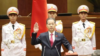 Tân Chánh án Tòa án nhân dân Tối cao Nguyễn Văn Quảng tuyên thệ.