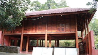 Nhà sàn Mường được gia cố bằng bê tông tại tỉnh Phú Thọ. (Ảnh: Ngân Hà)