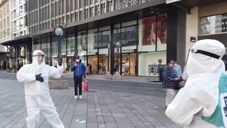 [Video] Vũ điệu 'giãn cách' thời COVID-19 kết nối tâm hồn nghệ thuật