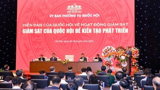 Chủ tịch Quốc hội Trần Thanh Mẫn phát biểu khai mạc và chỉ đạo Diễn đàn. (Ảnh: Doãn Tấn/TTXVN)