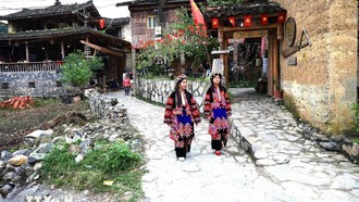 Hiện đã có nhiều mô hình du lịch cộng đồng ở các khu vực đồng bào dân tộc thiểu số. 