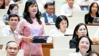 Bà Trần Thị Thu Đông, Phó Chủ tịch Liên hiệp các Hội Văn học nghệ thuật Việt Nam. 