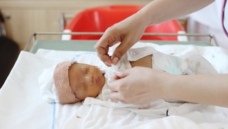 Gần 40 ngày nỗ lực hồi sinh sự sống bé trai sinh non chỉ nặng hơn 1kg tại Vinmec Phú Quốc