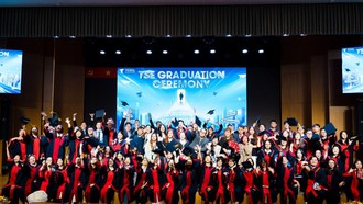 Giáo viên thời AI: TESOL Simple Education giải bài toán "công nghệ hỗ trợ hay thay thế con người?"