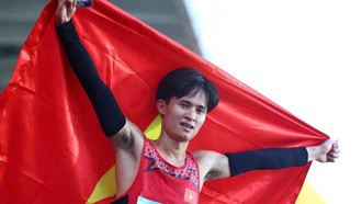 Nguyễn Trung Cường giúp Điền kinh lập "hat-trick vàng" trong ngày hôm nay.