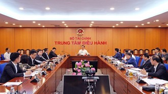 Bộ trưởng Đinh Tiến Dũng chủ trì buổi làm việc. 